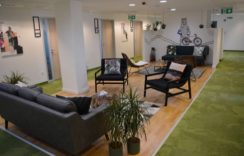 Office: Budasquare, Lajos u. 48, Budapest, 1036