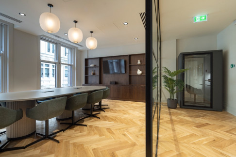 Office: 10 Throgmorton Ave, London, London, EC2N 2DL