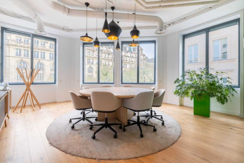 Office: 17-21 Rue Saint-Fiacre, Paris, 75002
