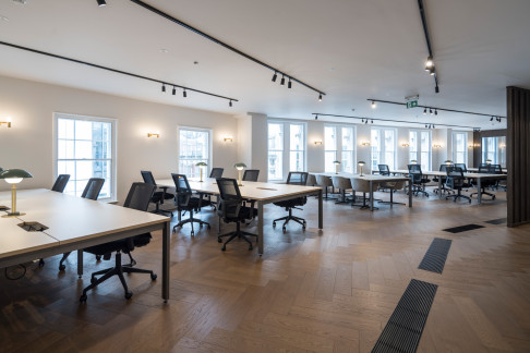 Office: 27 Lime St, London, London, EC3M 7HR