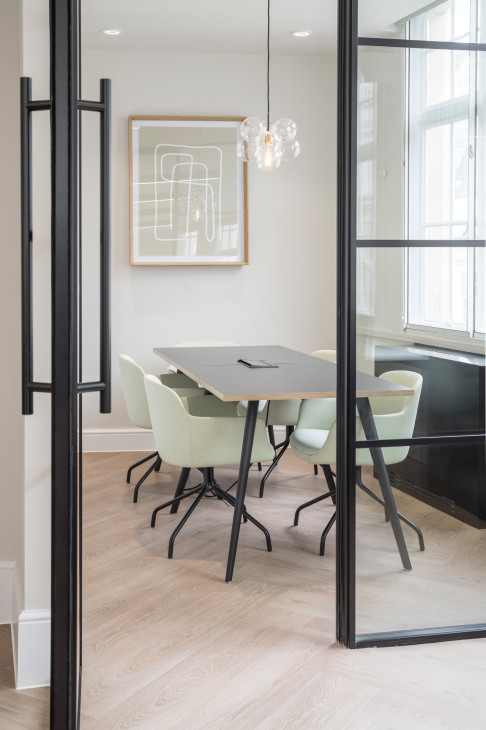 Office: 50 Gresham St, London, EC2V 7AY