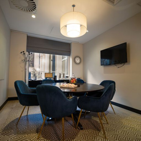 Office: Birchin Court, London, EC3V 9DU