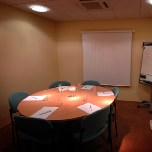 Office: Bloxham Mill Business Centre, Barford Road, Banbury, OX15