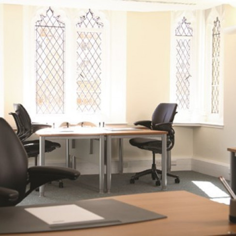 Office: Farm Street - W1, London, W1J