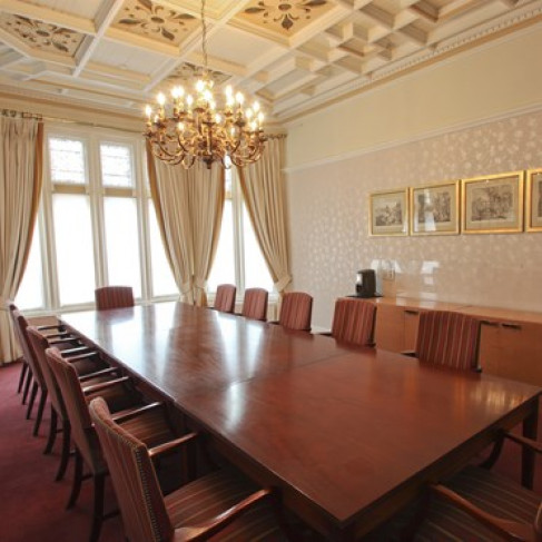 Office: Foxhall Business Centre, Nottingham, NG7