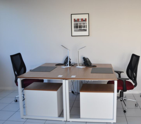 Office: Fr&eacute;jus, Immeuble Center Azur, Puget Sur Argens, 83480