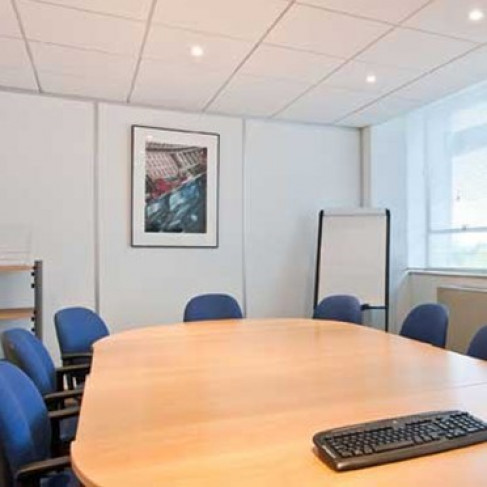 Office: GW Business Centre, Brentford, TW8