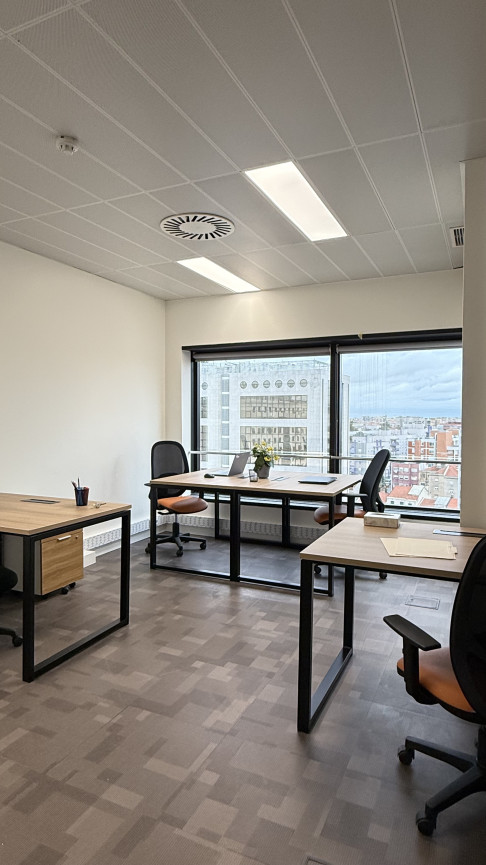 Office: Edif&iacute;cio, R. Soeiro Pereira Gomes andar 11, Lisboa, 1600-024
