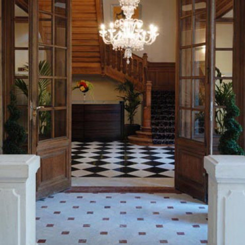 Office: Rue Beaujon, Paris, 75008