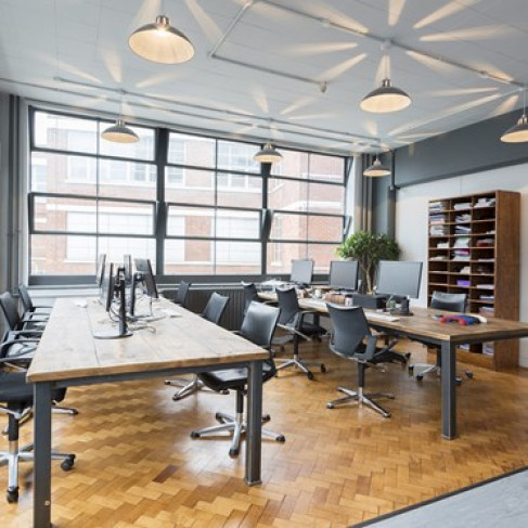 Office: The Finsbury Business Centre, Bowling Green Lane, London, EC1R