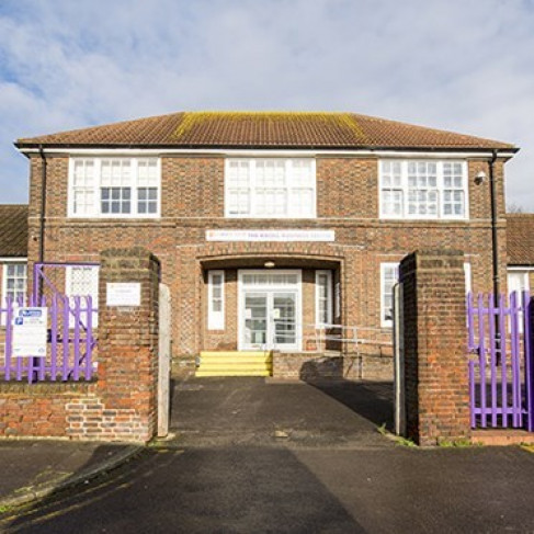 Office: The Knoll Business Centre, Hove, BN3