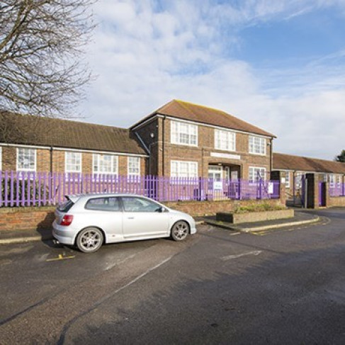 Office: The Knoll Business Centre, Hove, BN3