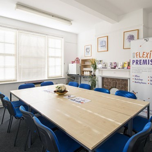 Office: The Knoll Business Centre, Hove, BN3
