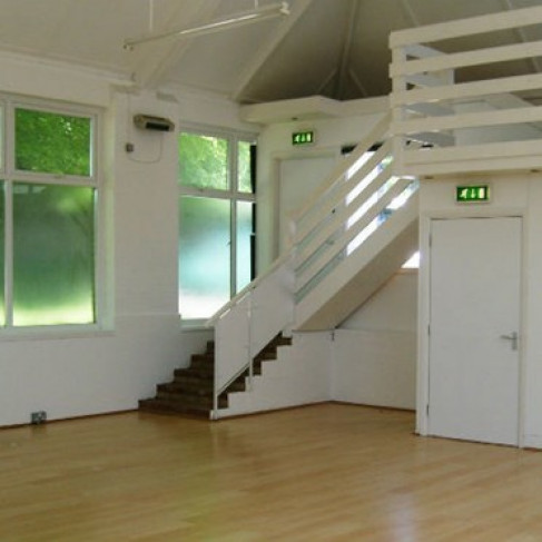 Office: The Knoll Business Centre, Hove, BN3