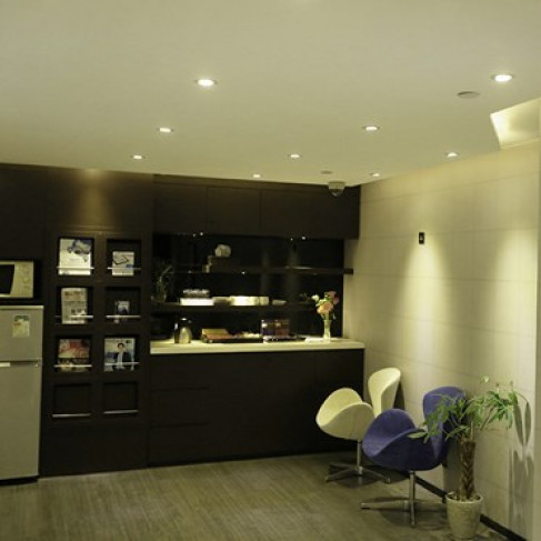Office: Tsim Sha Tsui, Hong Kong, 000