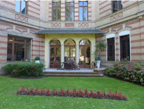 Office: Boulevard Pater, Valenciennes, 59593