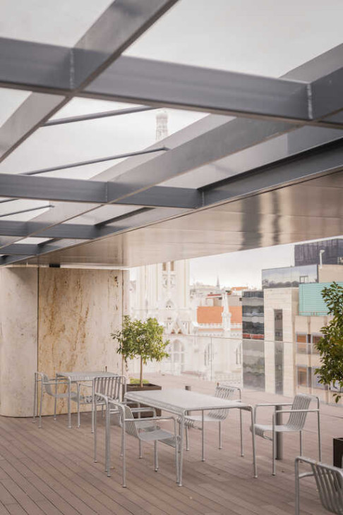 Office: C. de Vel&aacute;zquez, 34, Madrid, 28001
