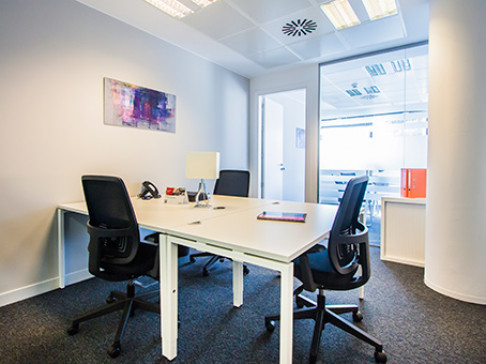 Office: Plaza Catalunya, 4th floor, Triangle Building, Barcelona, 8002