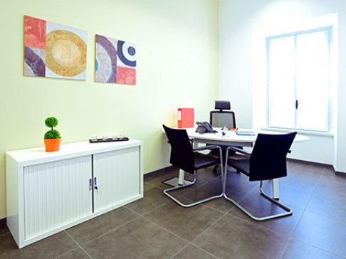 Office: City Center, Palazzo Rezzara, Bergamo, 24121