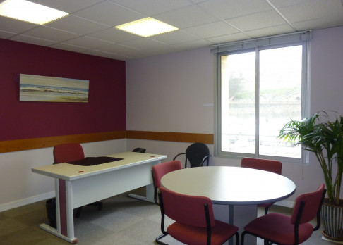 Office: Rue de Porstrein, Brest, 29200