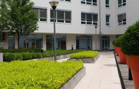 Office: Greenpoint, Kethly Anna ter 1, Budapest