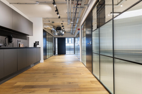 Office: Commercial Street, United Kingdom, 84 Commercial Street, Edinburgh, EH6 6LX