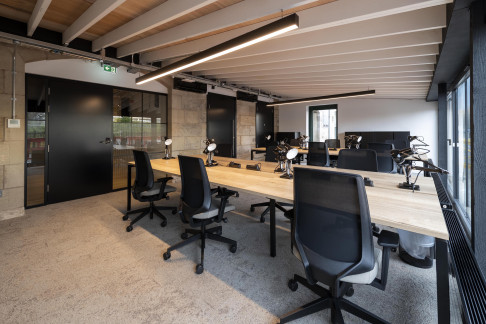 Office: Commercial Street, United Kingdom, 84 Commercial Street, Edinburgh, EH6 6LX