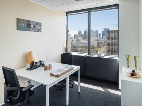 Office: Parc des Couronnes, Le V, Courbevoie, 92400