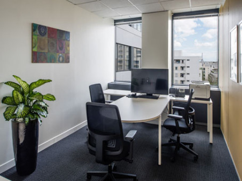 Office: Parc des Couronnes, Le V, Courbevoie, 92400