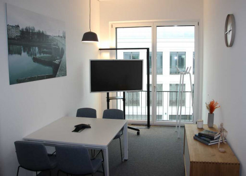 Office: Johanna-Kinkel-Strasse 1-2, Regensburg, 93049
