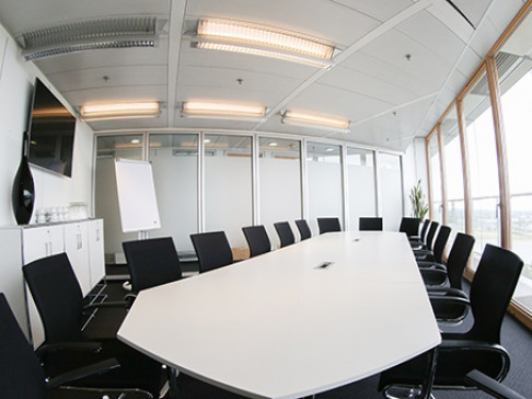Office: Stadttor Medienhafen, 17th floor, Dusseldorf, 40219