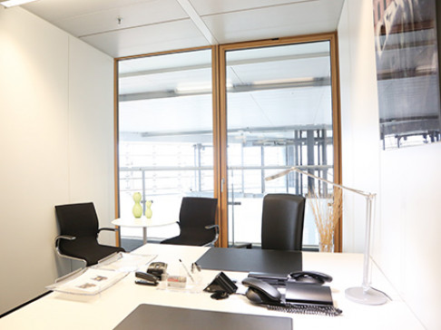 Office: Stadttor Medienhafen, 17th floor, Dusseldorf, 40219