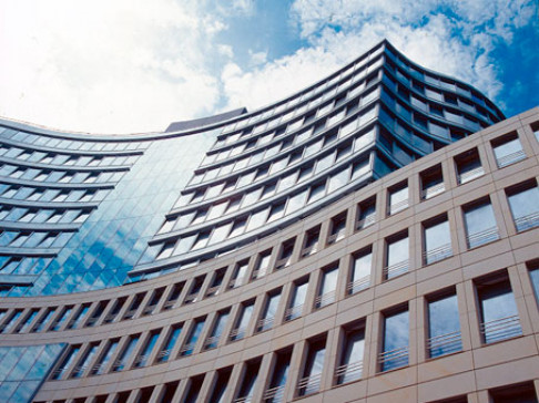 Frankfurt Alte Oper, An der Welle