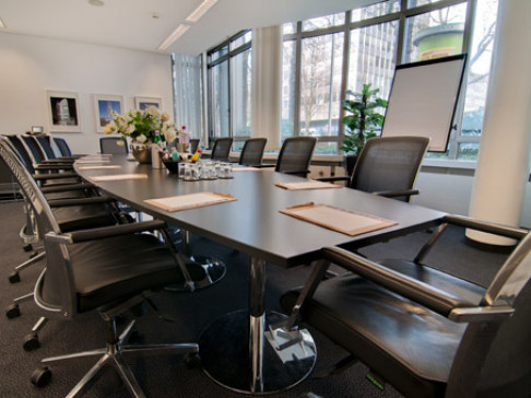 Office: Alte Oper, Bockenheimer Landstrasse, Frankfurt, 60325