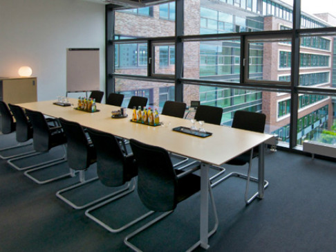Office: AOC, Hanauer Landstrasse 291 B, Frankfurt, 60314