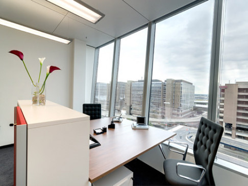 Office: THE SQUAIRE Business Center, THE SQUAIRE 12, Frankfurt, 60549