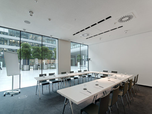 Office: THE SQUAIRE Business Center, THE SQUAIRE 12, Frankfurt, 60549