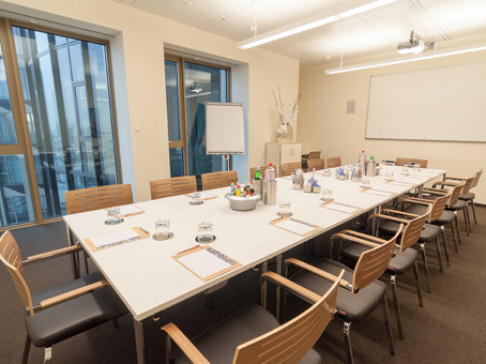 Office: Tower 185, Friedrich-Ebert-Anlage, Frankfurt, 60327
