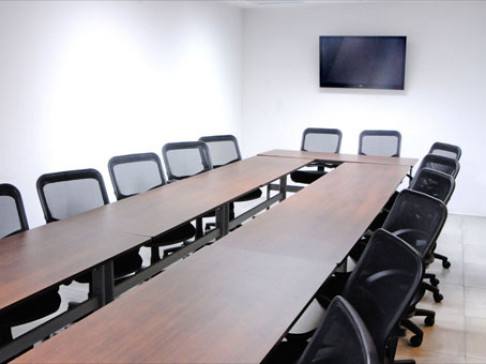 Office: Puerta del Hierro, Avenida Real Acueducto 360, Guadalajara