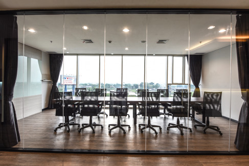 Office: Jakarta Airport, CBC Gallery, Jakarta, 14125