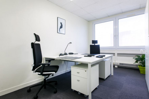 Office: Boulevard Vincent G, Nantes, 44262