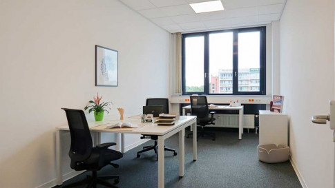 Office: Karl-Marx-Strasse 1, Frankfurt an der Oder, 15230