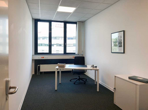 Office: Karl-Marx-Strasse 1, Frankfurt an der Oder, 15230