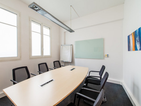 Office: Auteuil, 27/29 Rue Raffet, Paris, 75016