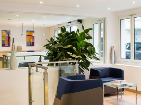 Office: Auteuil, 27/29 Rue Raffet, Paris, 75016