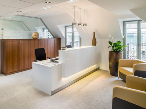 Office: Foch, 5th Floor, Paris, 75116