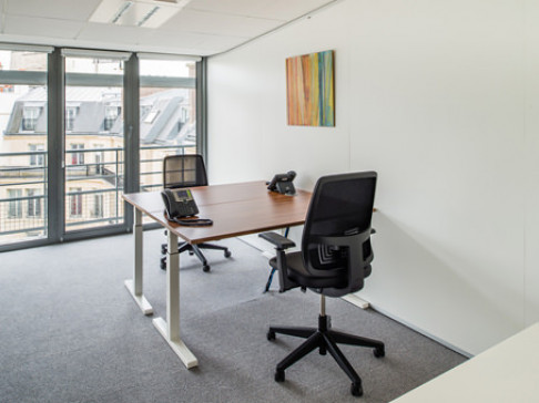 Office: Foch, 5th Floor, Paris, 75116
