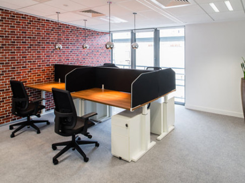 Office: Foch, 5th Floor, Paris, 75116