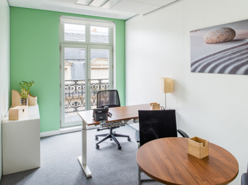 Office: Foch, 5th Floor, Paris, 75116