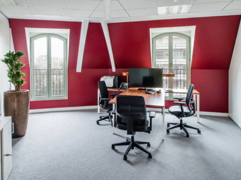 Office: Foch, 5th Floor, Paris, 75116